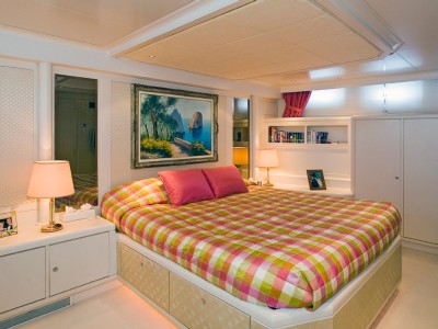 Partly new master cabin